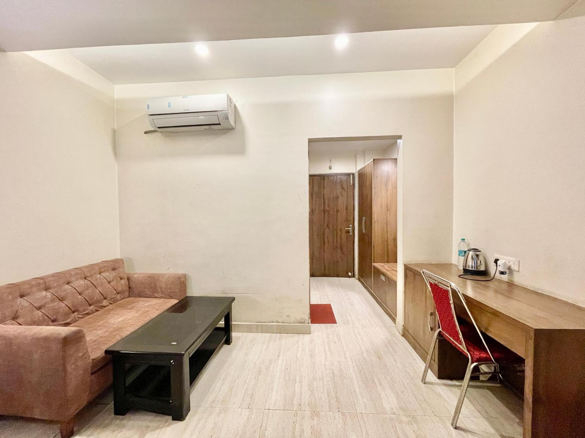 Hotel Rudraksh ! Varanasi !Fully-Air-Conditioned Hotel At Prime Location With Parking Availability, Near Kashi Vishwanath Temple, And Ganga Ghat 2 外观 照片