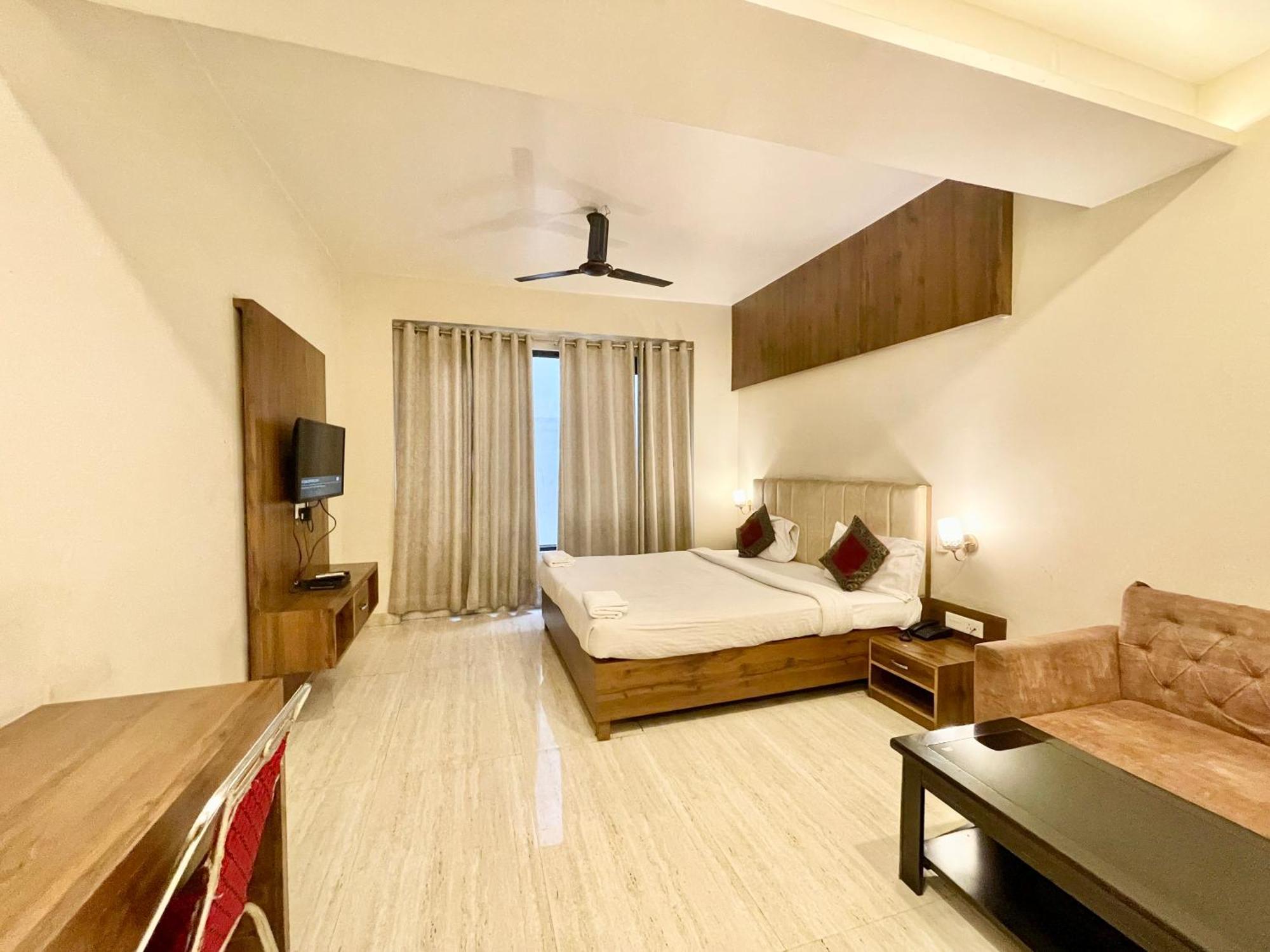 Hotel Rudraksh ! Varanasi !Fully-Air-Conditioned Hotel At Prime Location With Parking Availability, Near Kashi Vishwanath Temple, And Ganga Ghat 2 外观 照片