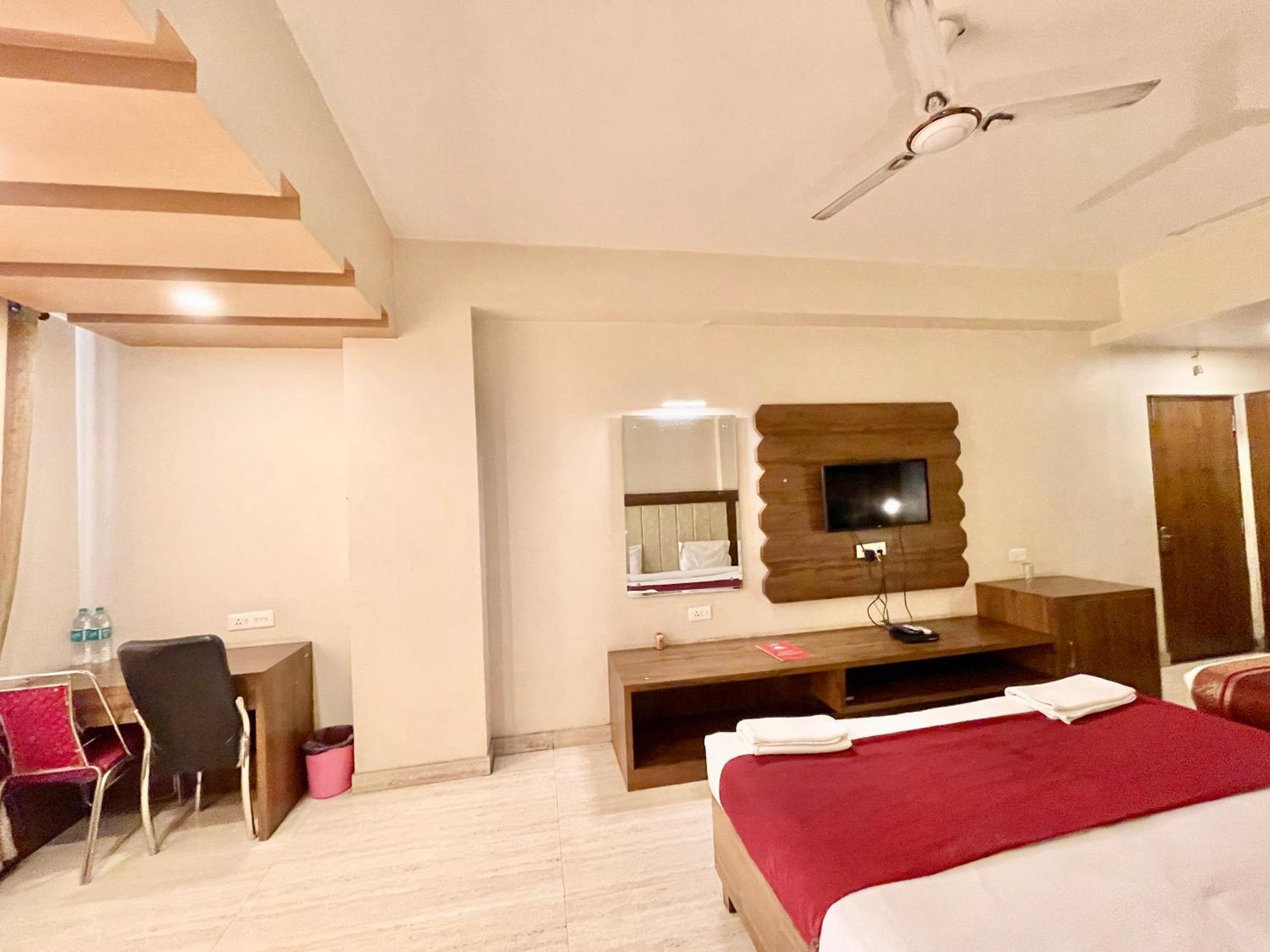 Hotel Rudraksh ! Varanasi !Fully-Air-Conditioned Hotel At Prime Location With Parking Availability, Near Kashi Vishwanath Temple, And Ganga Ghat 2 外观 照片