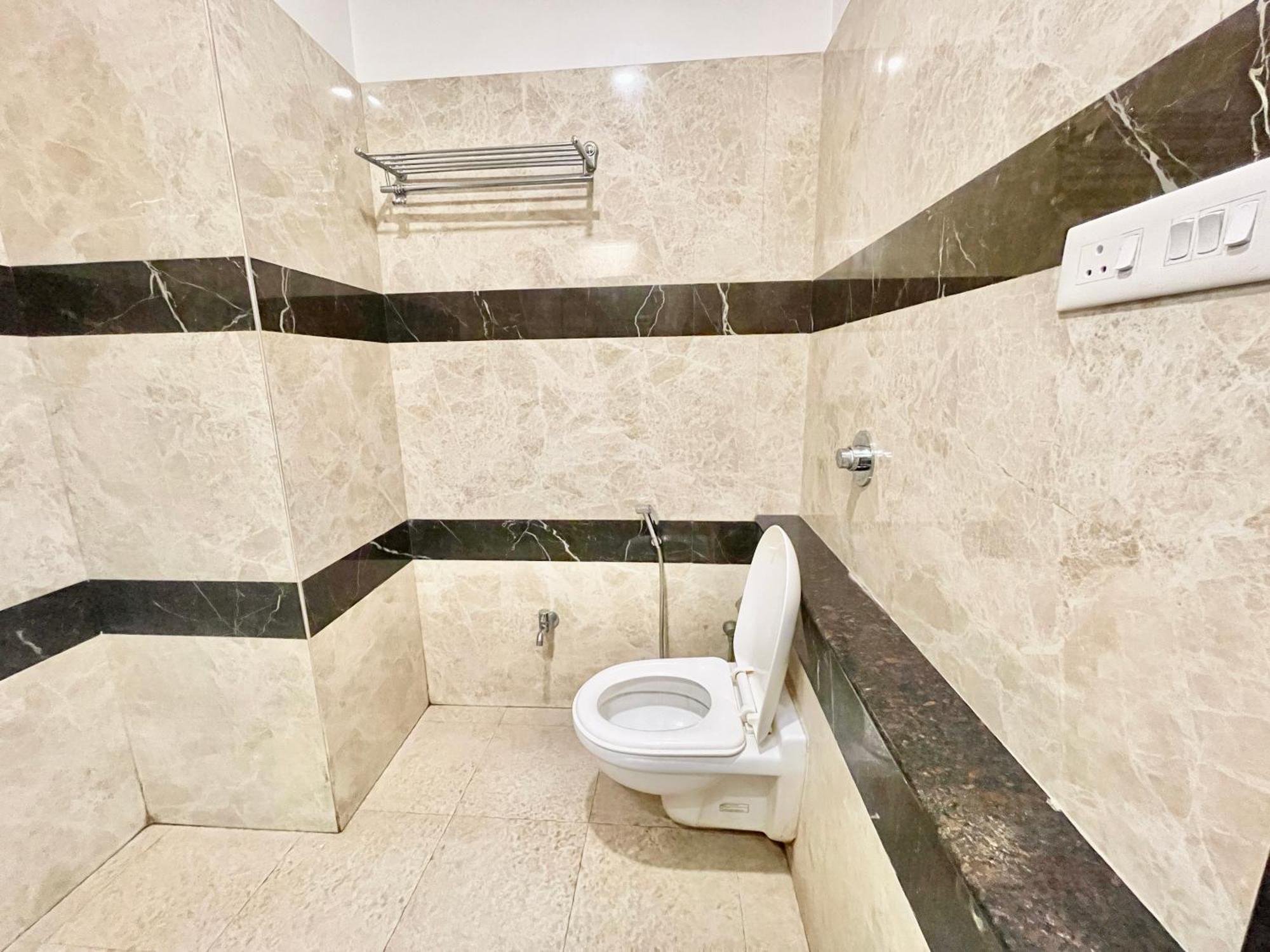Hotel Rudraksh ! Varanasi !Fully-Air-Conditioned Hotel At Prime Location With Parking Availability, Near Kashi Vishwanath Temple, And Ganga Ghat 2 外观 照片