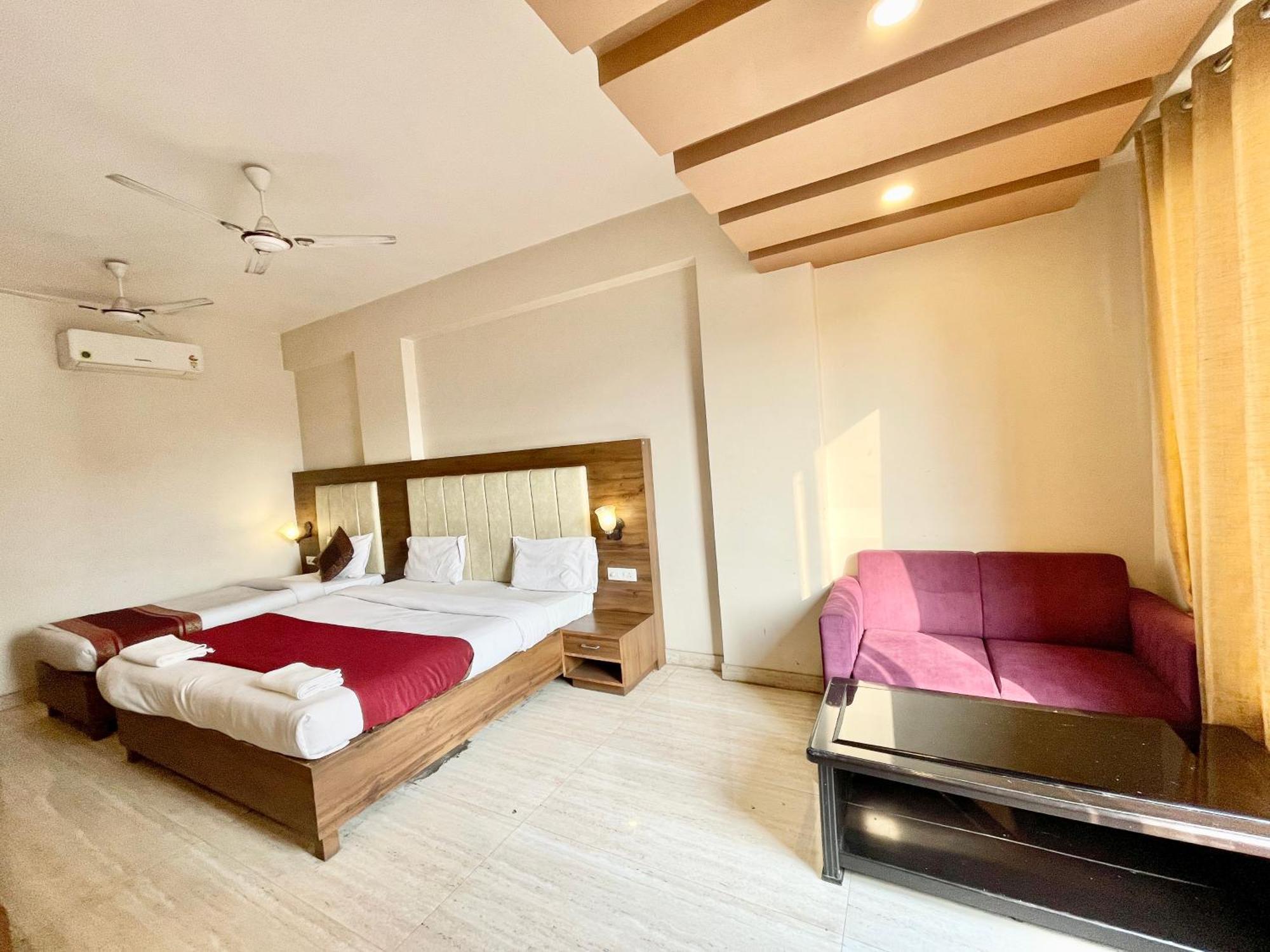 Hotel Rudraksh ! Varanasi !Fully-Air-Conditioned Hotel At Prime Location With Parking Availability, Near Kashi Vishwanath Temple, And Ganga Ghat 2 外观 照片