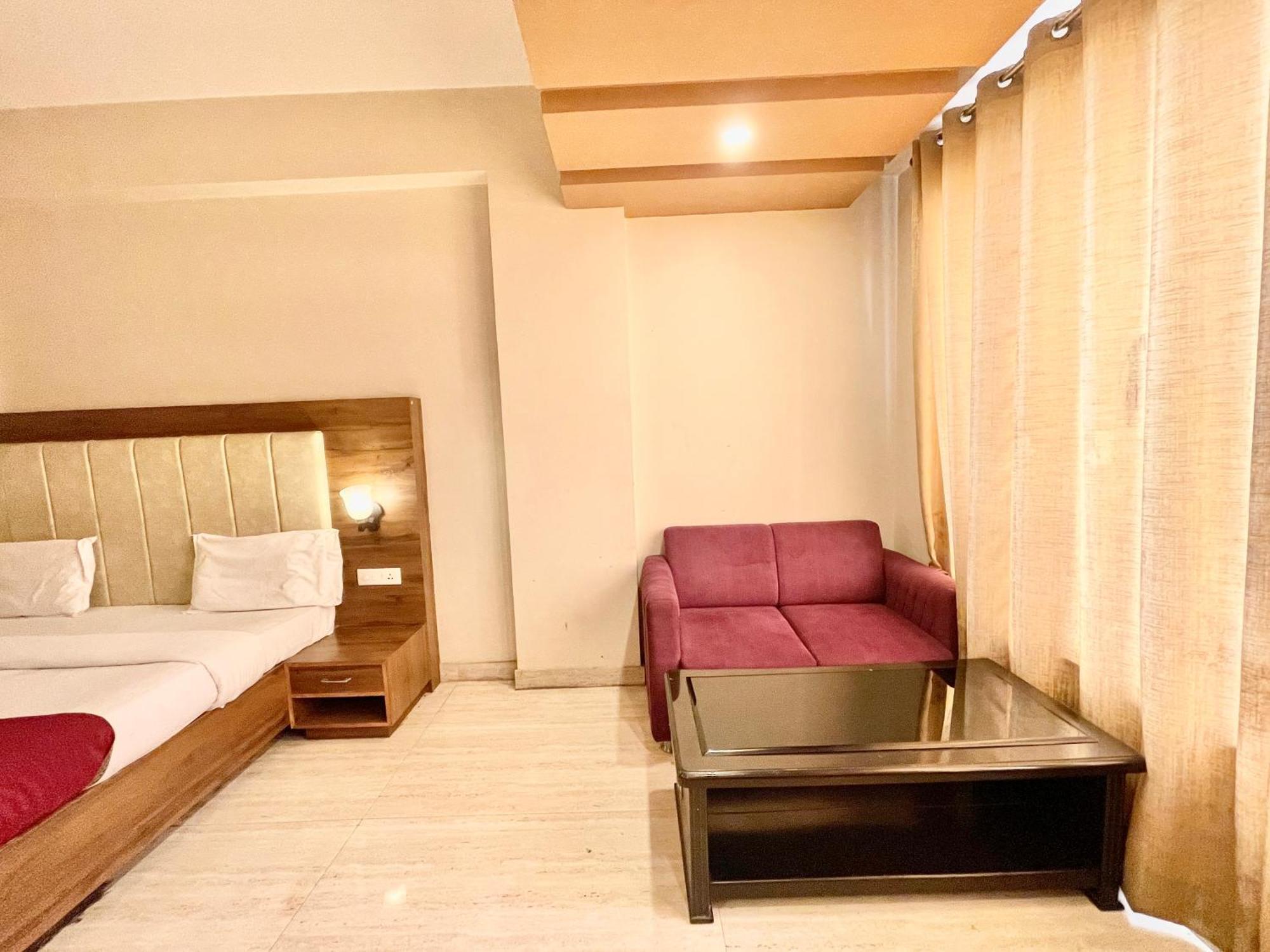 Hotel Rudraksh ! Varanasi !Fully-Air-Conditioned Hotel At Prime Location With Parking Availability, Near Kashi Vishwanath Temple, And Ganga Ghat 2 外观 照片