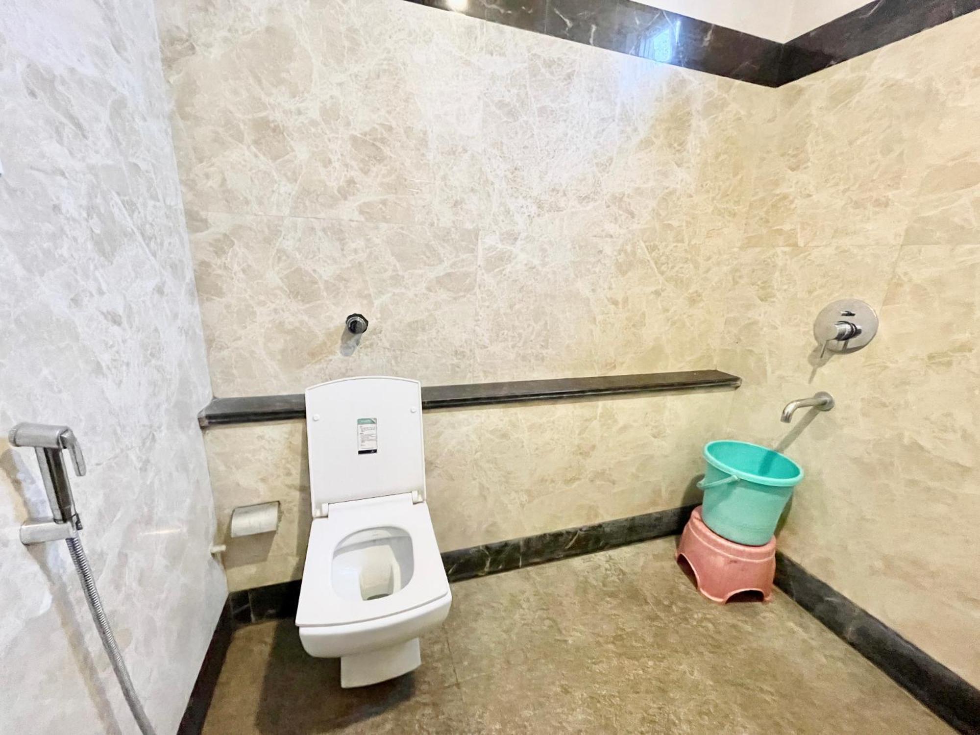 Hotel Rudraksh ! Varanasi !Fully-Air-Conditioned Hotel At Prime Location With Parking Availability, Near Kashi Vishwanath Temple, And Ganga Ghat 2 外观 照片