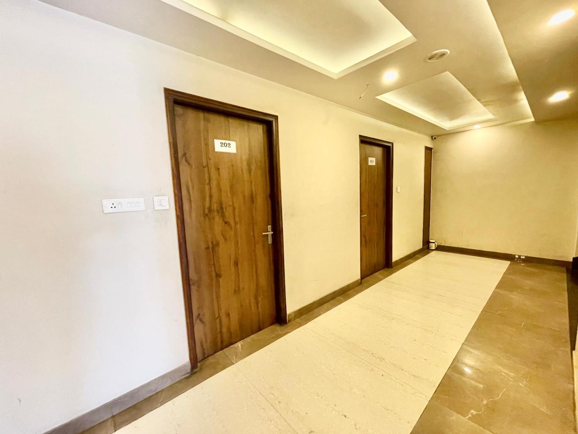 Hotel Rudraksh ! Varanasi !Fully-Air-Conditioned Hotel At Prime Location With Parking Availability, Near Kashi Vishwanath Temple, And Ganga Ghat 2 外观 照片