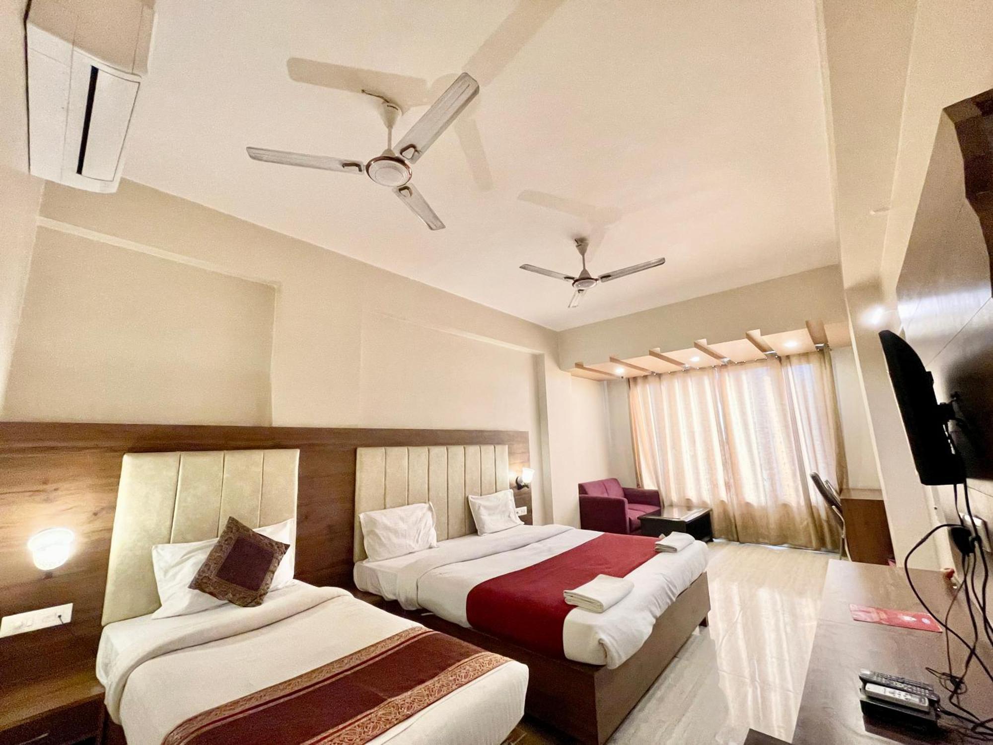 Hotel Rudraksh ! Varanasi !Fully-Air-Conditioned Hotel At Prime Location With Parking Availability, Near Kashi Vishwanath Temple, And Ganga Ghat 2 外观 照片