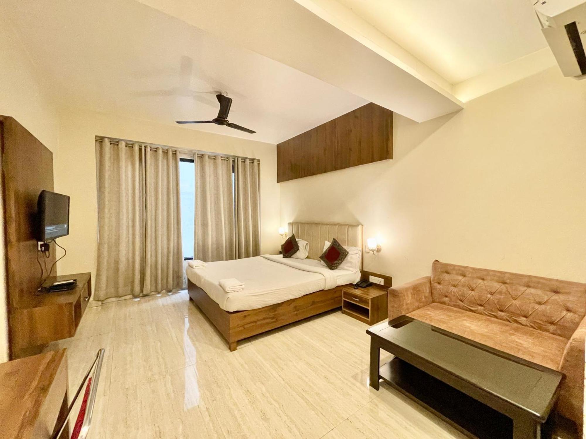 Hotel Rudraksh ! Varanasi !Fully-Air-Conditioned Hotel At Prime Location With Parking Availability, Near Kashi Vishwanath Temple, And Ganga Ghat 2 外观 照片
