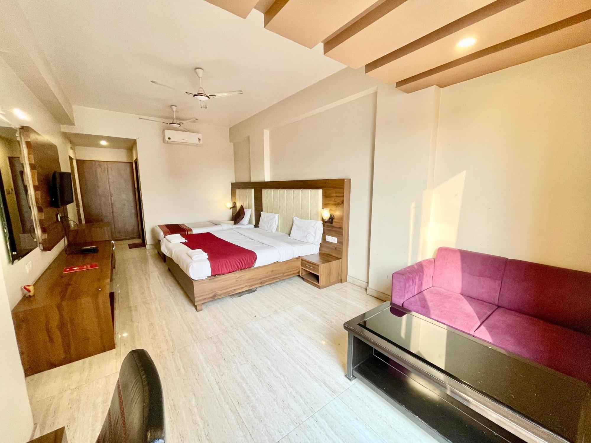 Hotel Rudraksh ! Varanasi !Fully-Air-Conditioned Hotel At Prime Location With Parking Availability, Near Kashi Vishwanath Temple, And Ganga Ghat 2 外观 照片