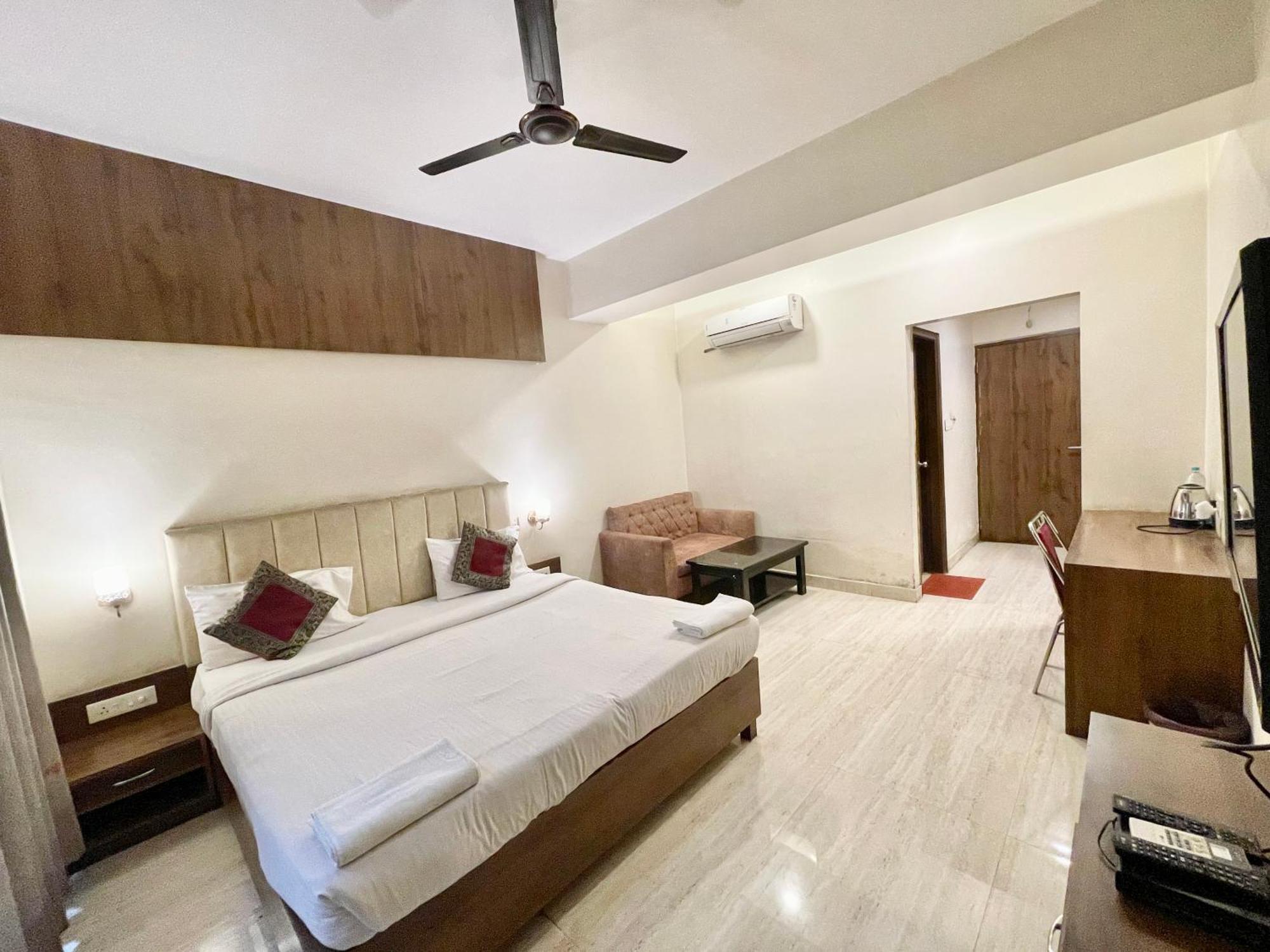 Hotel Rudraksh ! Varanasi !Fully-Air-Conditioned Hotel At Prime Location With Parking Availability, Near Kashi Vishwanath Temple, And Ganga Ghat 2 外观 照片