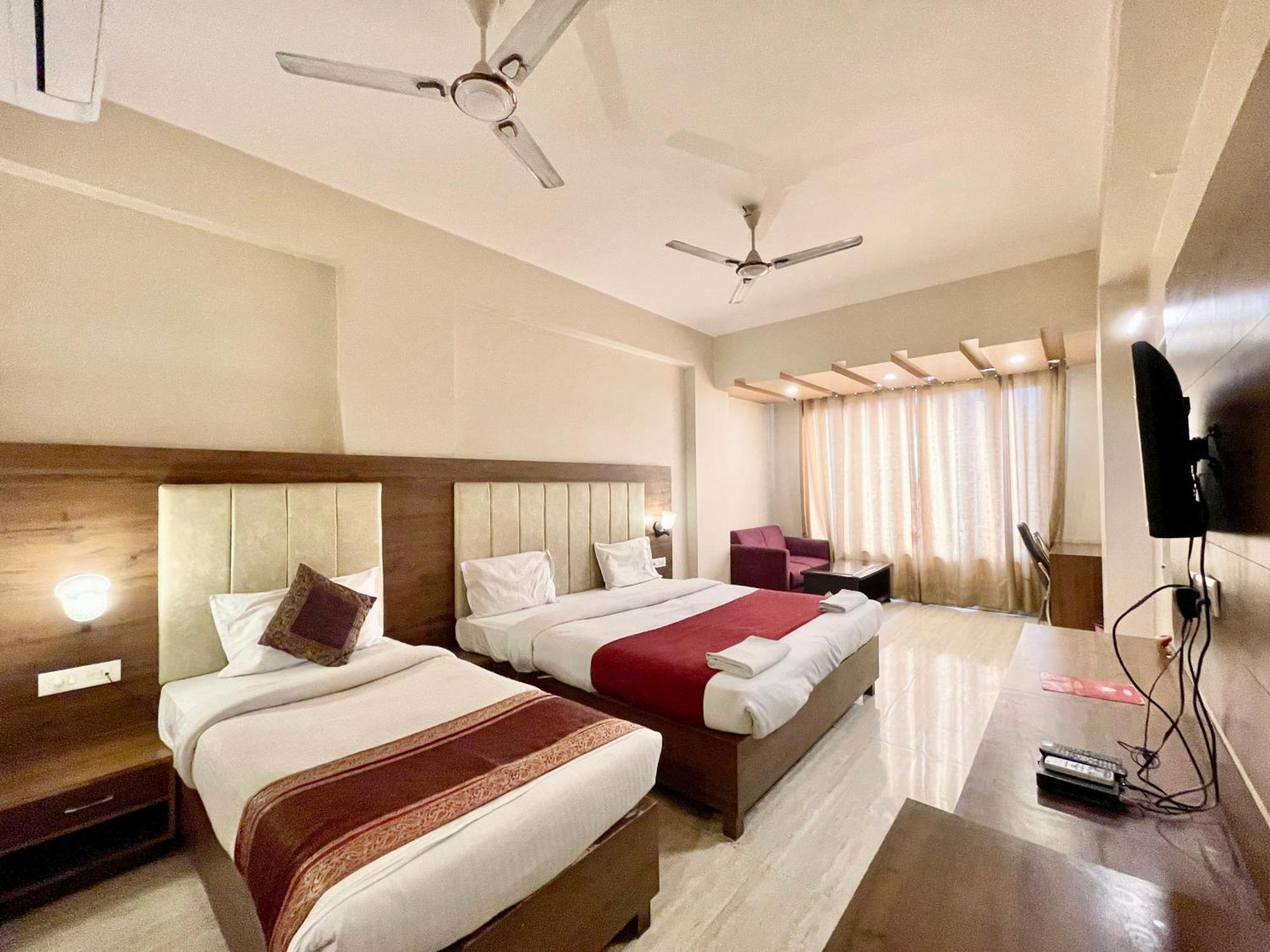 Hotel Rudraksh ! Varanasi !Fully-Air-Conditioned Hotel At Prime Location With Parking Availability, Near Kashi Vishwanath Temple, And Ganga Ghat 2 外观 照片