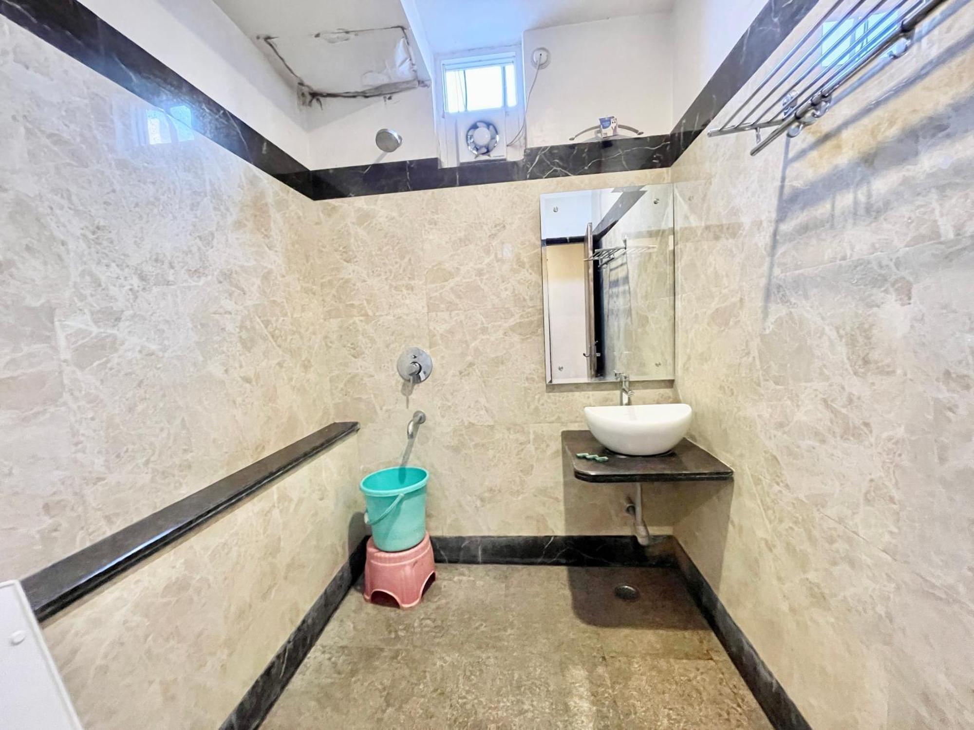 Hotel Rudraksh ! Varanasi !Fully-Air-Conditioned Hotel At Prime Location With Parking Availability, Near Kashi Vishwanath Temple, And Ganga Ghat 2 外观 照片