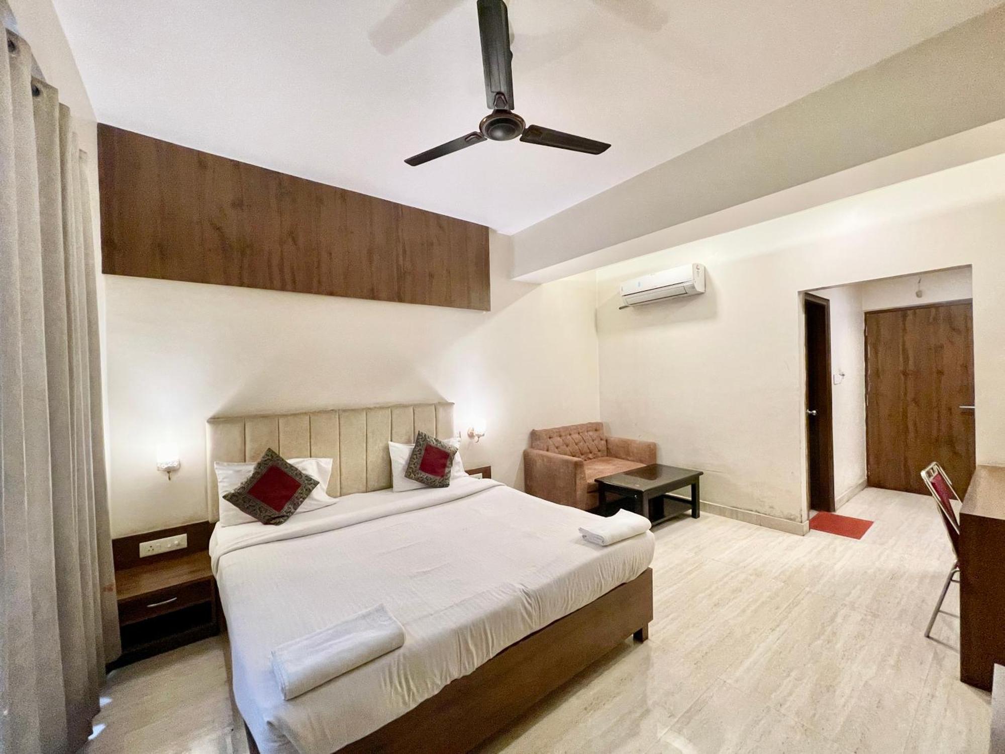 Hotel Rudraksh ! Varanasi !Fully-Air-Conditioned Hotel At Prime Location With Parking Availability, Near Kashi Vishwanath Temple, And Ganga Ghat 2 外观 照片