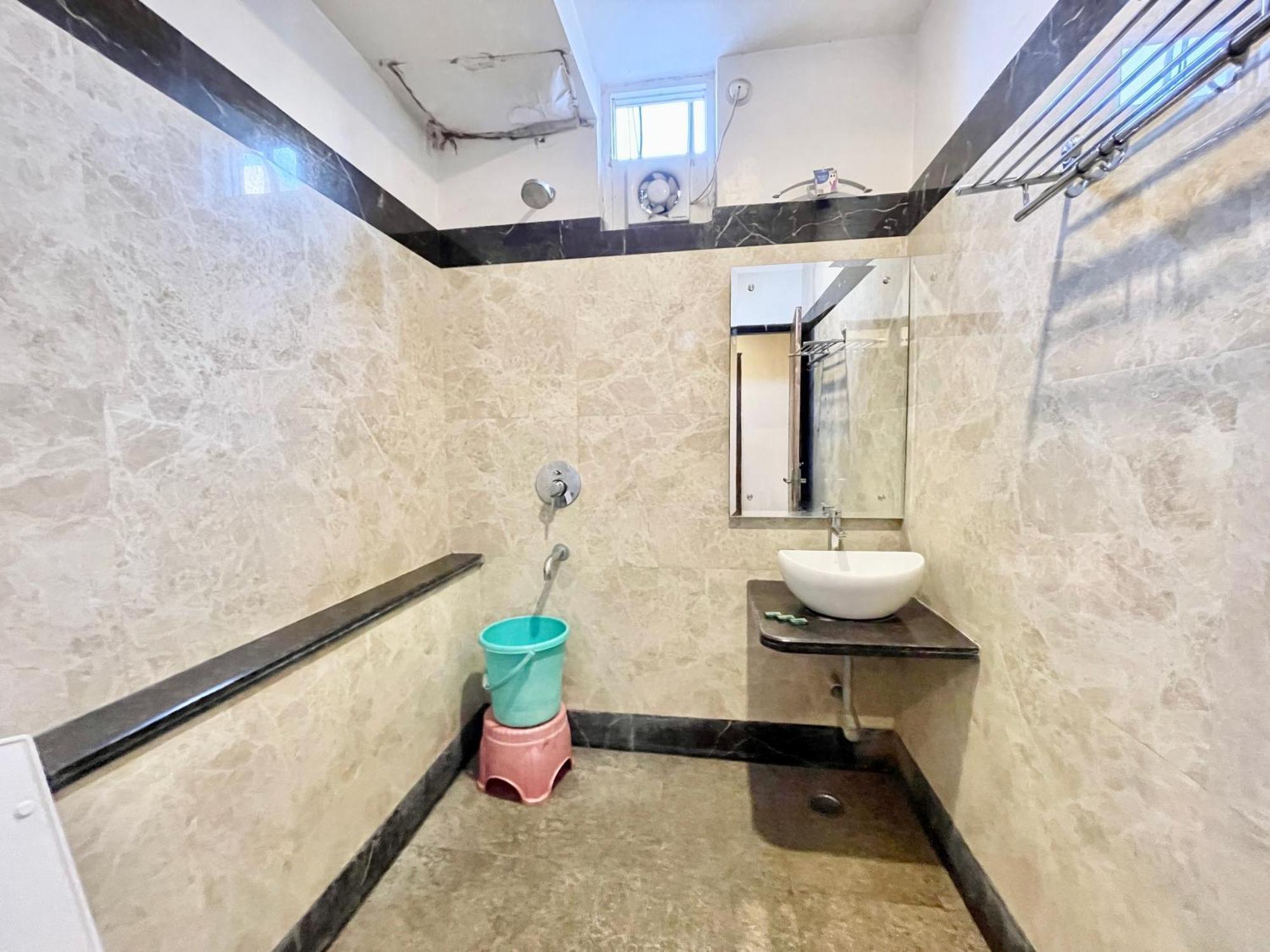 Hotel Rudraksh ! Varanasi !Fully-Air-Conditioned Hotel At Prime Location With Parking Availability, Near Kashi Vishwanath Temple, And Ganga Ghat 2 外观 照片