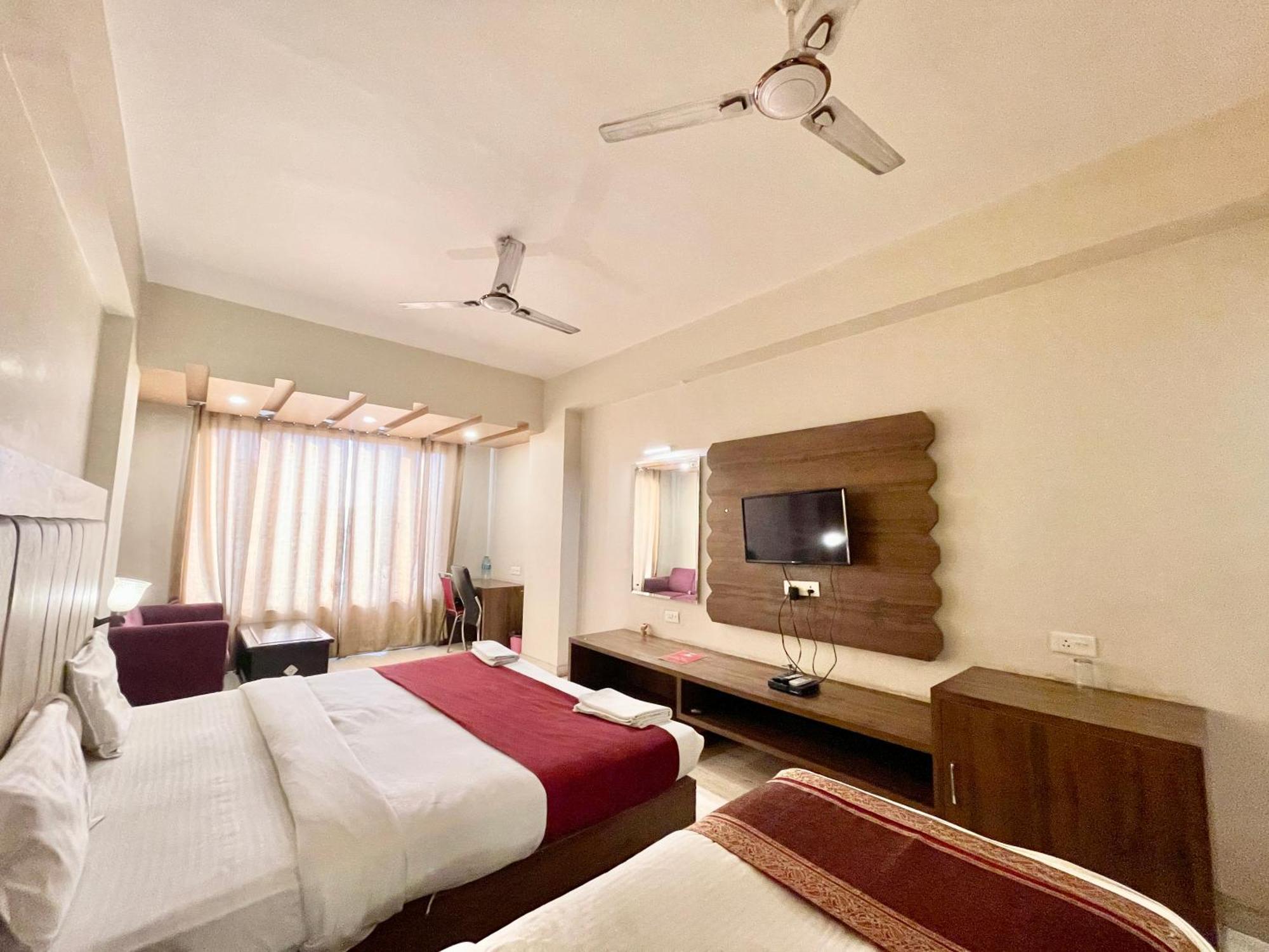 Hotel Rudraksh ! Varanasi !Fully-Air-Conditioned Hotel At Prime Location With Parking Availability, Near Kashi Vishwanath Temple, And Ganga Ghat 2 外观 照片