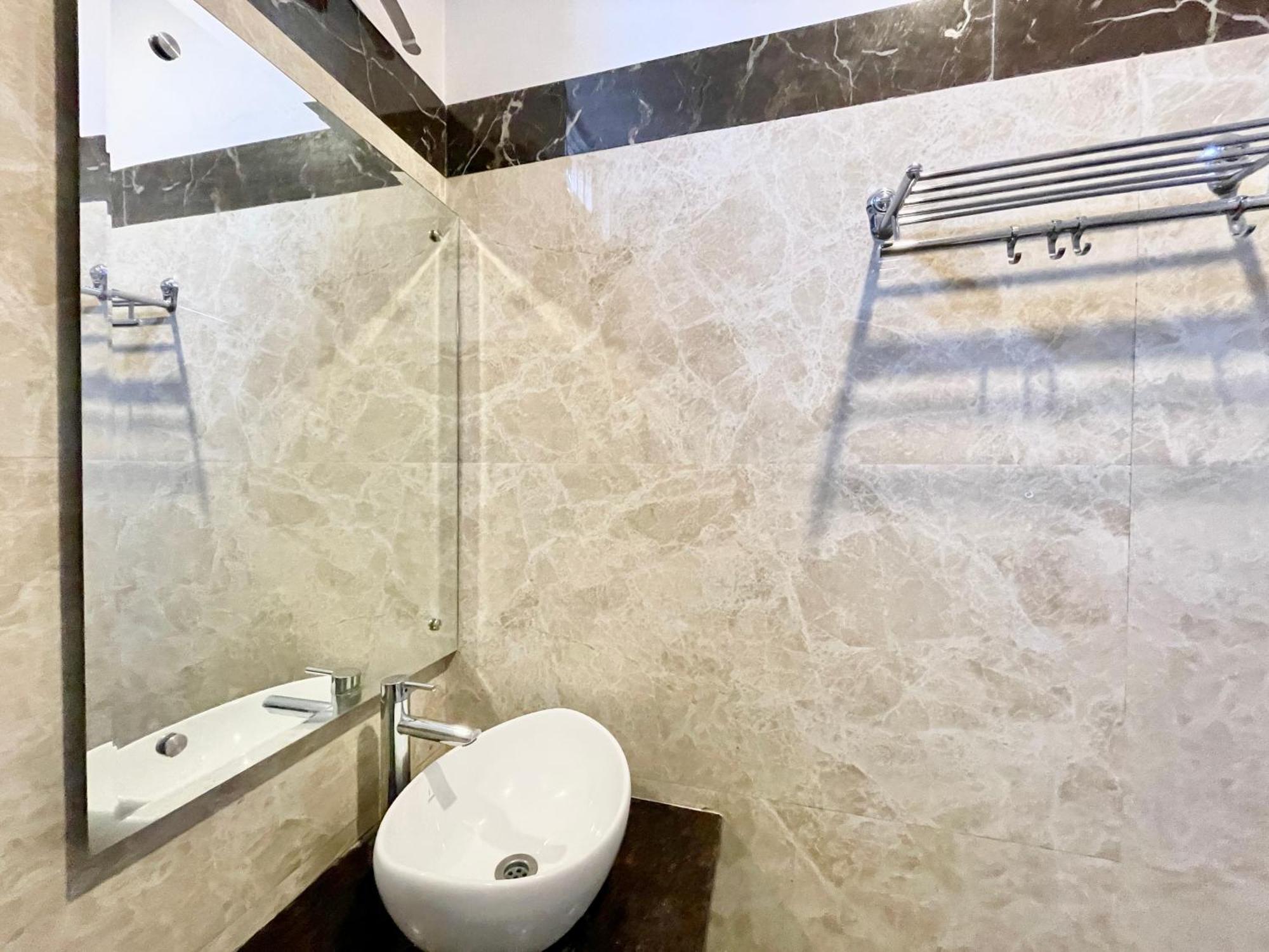 Hotel Rudraksh ! Varanasi !Fully-Air-Conditioned Hotel At Prime Location With Parking Availability, Near Kashi Vishwanath Temple, And Ganga Ghat 2 外观 照片