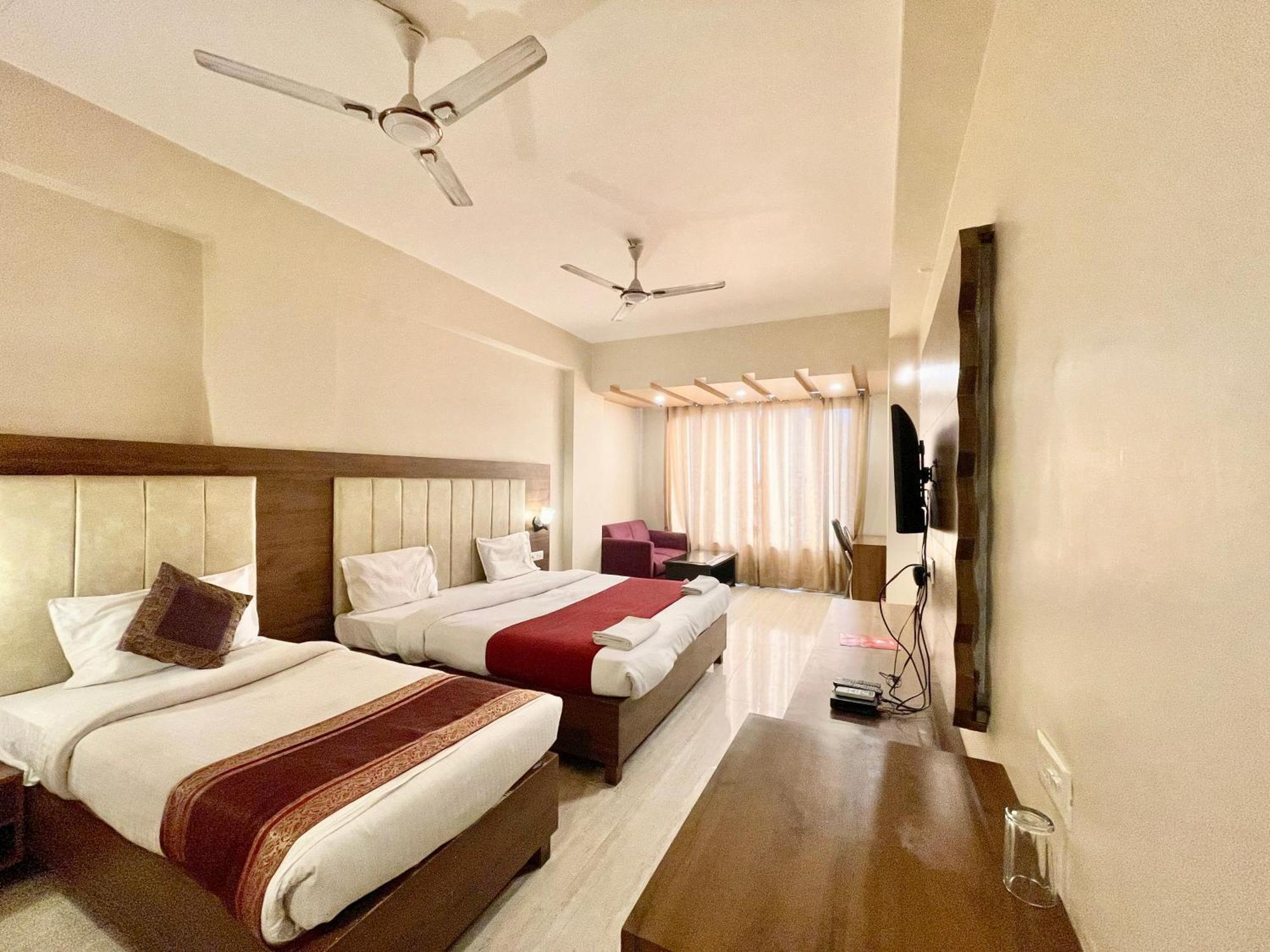 Hotel Rudraksh ! Varanasi !Fully-Air-Conditioned Hotel At Prime Location With Parking Availability, Near Kashi Vishwanath Temple, And Ganga Ghat 2 外观 照片